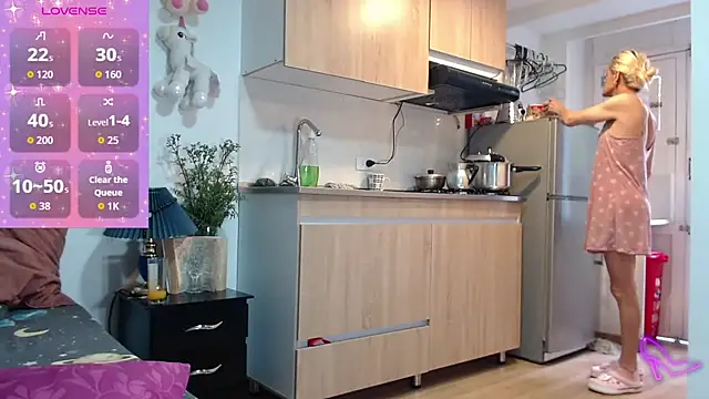 Snapshot of AllysonStonne chatting on February 24, 2026, 9:35 pm AllysonStonne online show from February 24, 2026, 9:35 pm