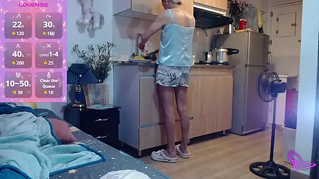 Snapshot of AllysonStonne chatting on February 27, 2026, 12:43 am AllysonStonne online show from February 27, 2026, 12:43 am