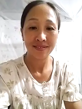 Snapshot of cute_love00 chatting on October 19, 2025, 10:38 am cute love00 online show from October 19, 2025, 10:38 am