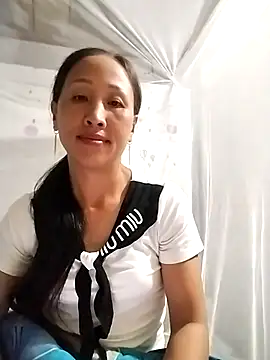 Snapshot of cute_love00 chatting on October 22, 2025, 6:35 am cute love00 online show from October 22, 2025, 6:35 am