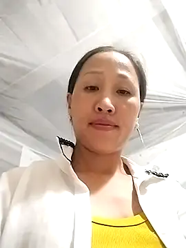 Snapshot of cute_love00 chatting on October 28, 2025, 5:44 am cute love00 online show from October 28, 2025, 5:44 am