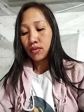 Snapshot of cute_love00 chatting on February 12, 2026, 11:22 pm cute love00 online show from February 12, 2026, 11:22 pm