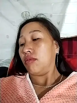 Snapshot of cute_love00 chatting on February 16, 2026, 9:33 pm cute love00 online show from February 16, 2026, 9:33 pm