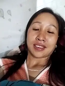 Snapshot of cute_love00 chatting on February 18, 2026, 10:39 pm cute love00 online show from February 18, 2026, 10:39 pm