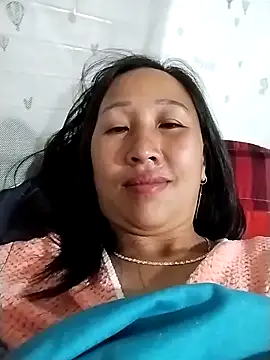 Snapshot of cute_love00 chatting on February 28, 2026, 9:27 pm cute love00 online show from February 28, 2026, 9:27 pm