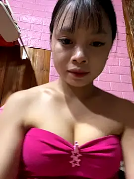 Snapshot of LunaBerry18 chatting on September 19, 2025, 12:50 pm LunaBerry18 online show from September 19, 2025, 12:50 pm