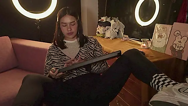 gigifontaine   online show from September 29, 2025, 10:36 pm