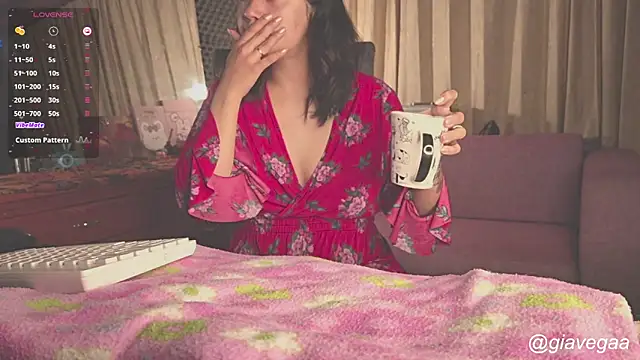 gigifontaine   online show from November 30, 2025, 11:42 pm