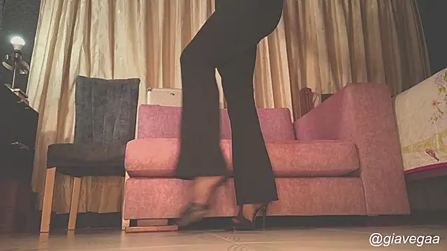 gigifontaine   online show from December 3, 2025, 9:57 pm