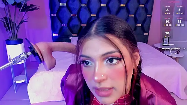 Snapshot of Micki__ chatting on November 13, 2025, 12:15 pm Micki online show from November 13, 2025, 12:15 pm