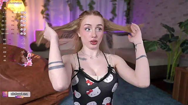 BabyyyLunaX online show from May 12, 2026, 7:55 pm