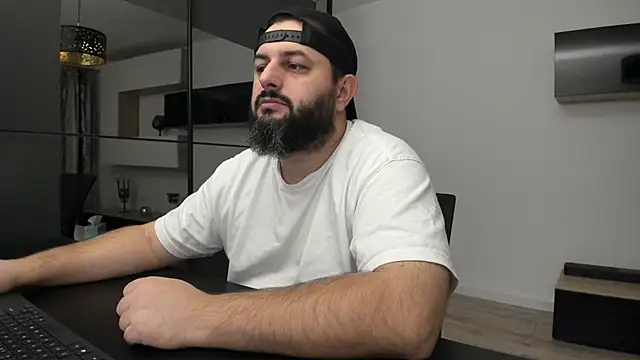 Snapshot of DravenPeak chatting on October 15, 2025, 11:16 pm DravenPeak online show from October 15, 2025, 11:16 pm