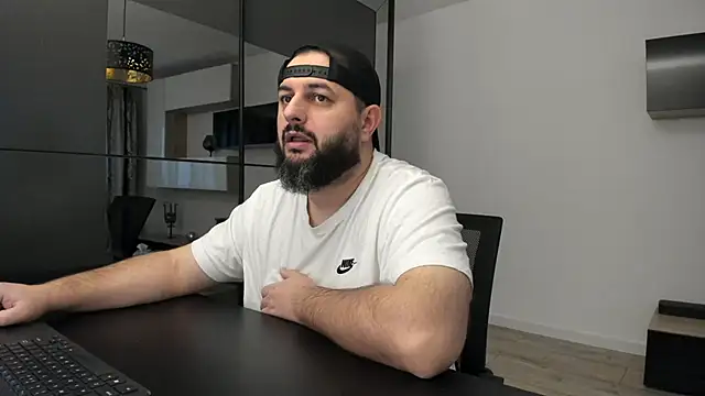 Snapshot of DravenPeak chatting on November 2, 2025, 5:10 am DravenPeak online show from November 2, 2025, 5:10 am