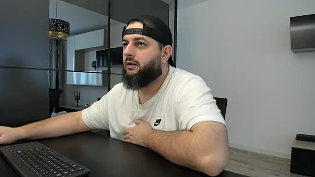 Snapshot of DravenPeak chatting on November 8, 2025, 12:27 pm DravenPeak online show from November 8, 2025, 12:27 pm