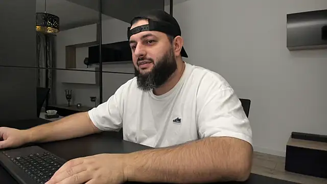 Snapshot of DravenPeak chatting on November 12, 2025, 3:23 pm DravenPeak online show from November 12, 2025, 3:23 pm