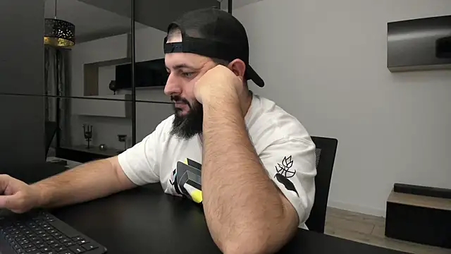 Snapshot of DravenPeak chatting on December 1, 2025, 10:15 pm DravenPeak online show from December 1, 2025, 10:15 pm