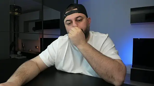 Snapshot of DravenPeak chatting on April 3, 2026, 10:08 pm DravenPeak online show from April 3, 2026, 10:08 pm