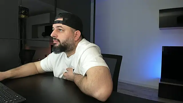 Snapshot of DravenPeak chatting on April 5, 2026, 10:29 pm DravenPeak online show from April 5, 2026, 10:29 pm