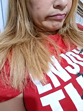 Snapshot of saraferrer151 chatting on January 7, 2026, 5:43 am saraferrer151 online show from January 7, 2026, 5:43 am