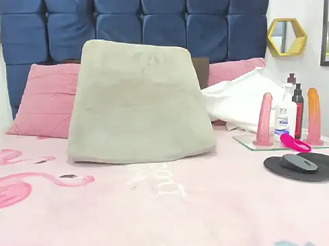 candy big tits18 online show from October 22, 2025, 12:00 am