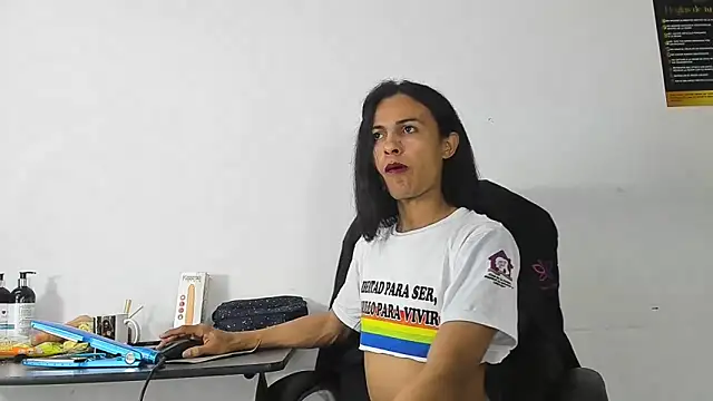 Aisha hotts777 online show from November 17, 2025, 3:07 pm