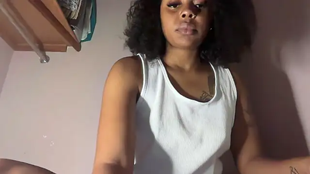 Snapshot of Liaprettygirl chatting on March 15, 2026, 7:36 am Liaprettygirl online show from March 15, 2026, 7:36 am