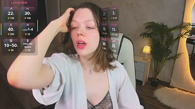 Lunar Lily online show from September 20, 2025, 5:41 am