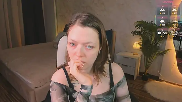 Lunar Lily online show from September 22, 2025, 5:31 am