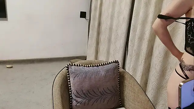 Snapshot of Shi_luo2025 chatting on September 12, 2025, 3:12 pm Shi luo2025 online show from September 12, 2025, 3:12 pm