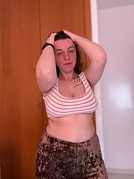 TenderLaGlamor online show from February 6, 2026, 12:30 pm