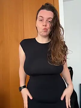 TenderLaGlamor online show from March 11, 2026, 9:48 am