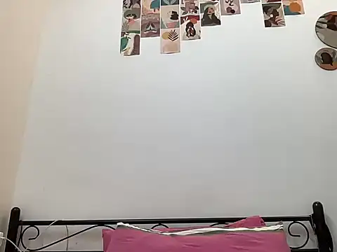 Snapshot of LucytheDevilQueen chatting on October 17, 2025, 2:04 am LucytheDevilQueen online show from October 17, 2025, 2:04 am