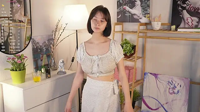 SuzanneHowse online show from September 19, 2025, 4:47 am