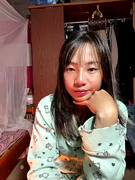 AAANINE22 online show from September 28, 2025, 12:21 pm