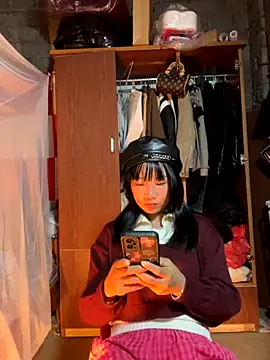 AAANINE22 online show from October 23, 2025, 7:51 am