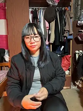 AAANINE22 online show from October 28, 2025, 1:25 pm