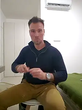 mrlyuis online show from November 27, 2025, 8:22 pm