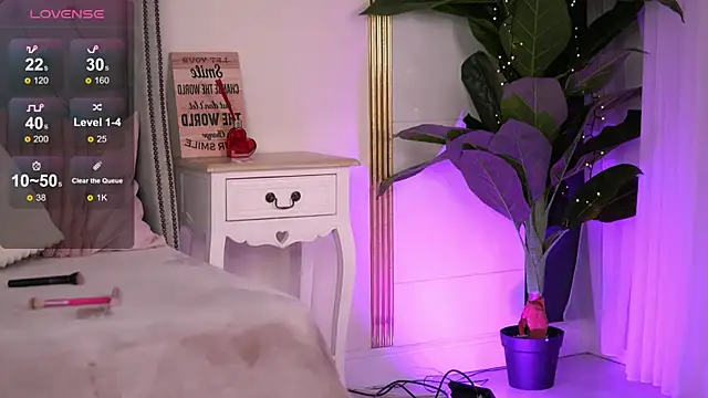 RebeccaRese online show from April 2, 2026, 8:01 am