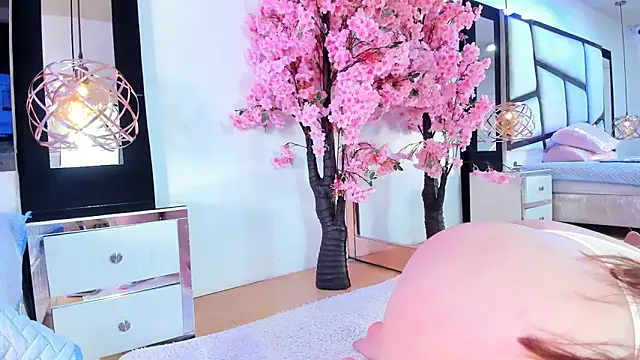 Snapshot of TessaCooper1 chatting on November 20, 2025, 9:14 pm TessaCooper1 online show from November 20, 2025, 9:14 pm