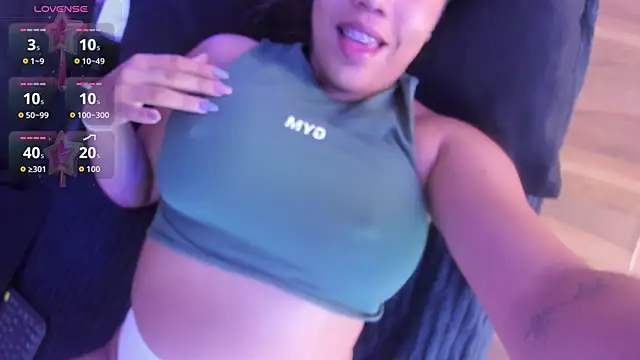 Snapshot of BustyGlow chatting on March 31, 2026, 9:53 am BustyGlow online show from March 31, 2026, 9:53 am