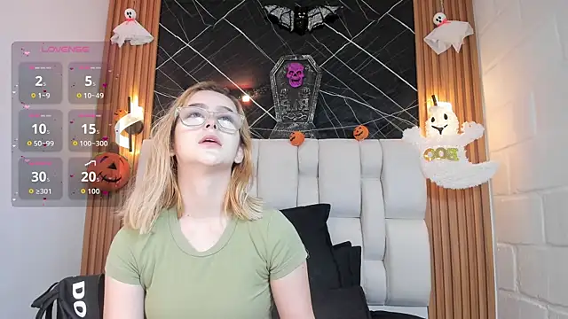 kristal joi dl online show from October 31, 2025, 1:01 pm