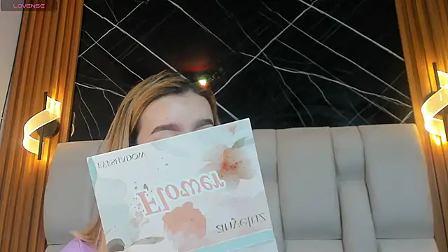 kristal joi dl online show from November 6, 2025, 12:39 pm