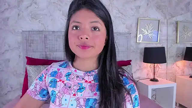 ashleythompson2025 online show from February 4, 2026, 11:38 am