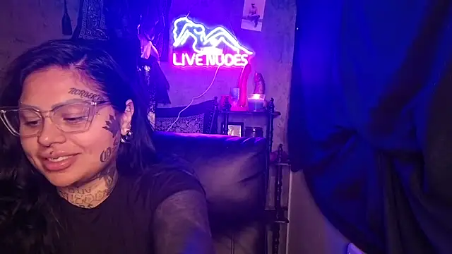 Snapshot of chicanachic13 chatting on February 13, 2026, 6:53 am chicanachic13 online show from February 13, 2026, 6:53 am