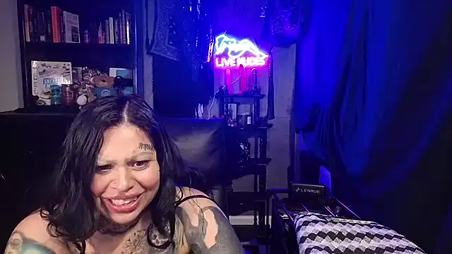 Snapshot of chicanachic13 chatting on February 28, 2026, 9:43 am chicanachic13 online show from February 28, 2026, 9:43 am