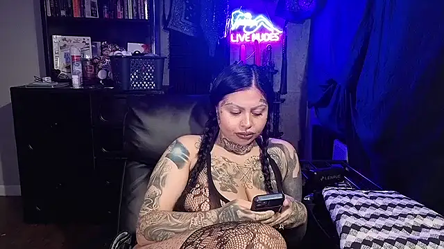 Snapshot of chicanachic13 chatting on March 1, 2026, 8:49 am chicanachic13 online show from March 1, 2026, 8:49 am