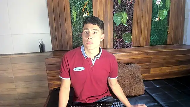 AustinJones  online show from December 14, 2025, 4:12 pm