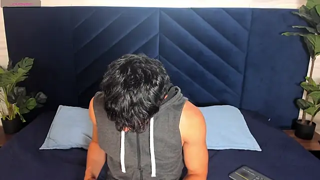 AustinJones  online show from January 17, 2026, 7:28 pm