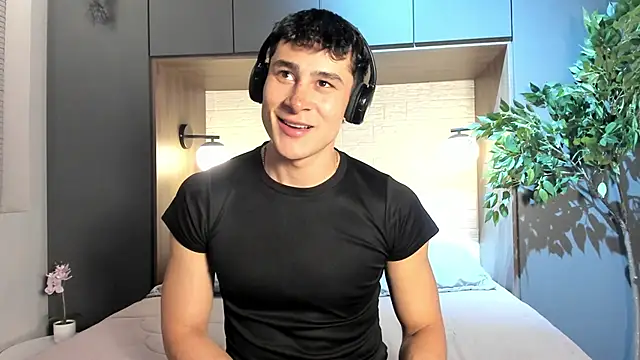 AustinJones  online show from April 4, 2026, 7:22 pm