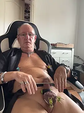 Snapshot of Robbin_Huut chatting on September 16, 2025, 9:10 am Robbin Huut online show from September 16, 2025, 9:10 am